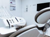 La pose d'implant après une extraction : Dentiste à Villepinte 
